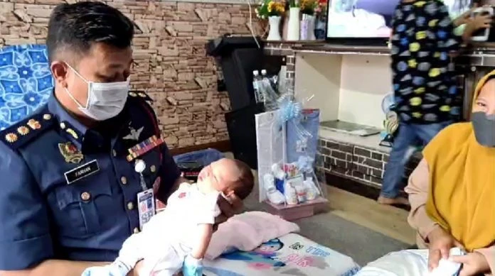 2天前億達公路車內產女 母親與女嬰都安康