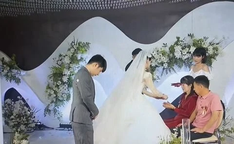 新郎全程低頭眼神死　新娘：他不是來結婚的