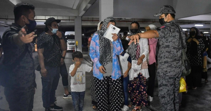 移民局突擊安邦公寓　捕49非法外勞