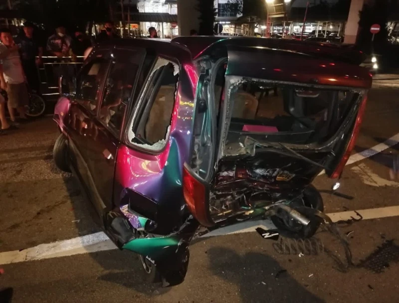 男交通燈處疾病發作誤踩油門　導致10車連環撞意外