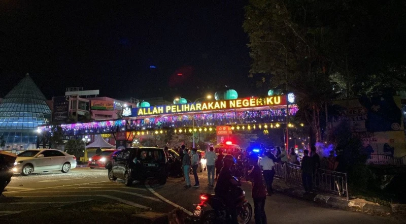 男交通燈處疾病發作誤踩油門　導致10車連環撞意外