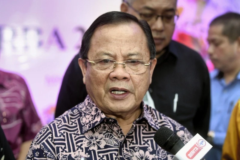 副農長：花卉業去年出口額增至4億1730萬