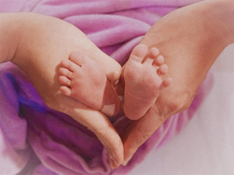 何雁詩曬照宣布平安誕下一子　鄭俊弘甜贊老婆：超級英雄