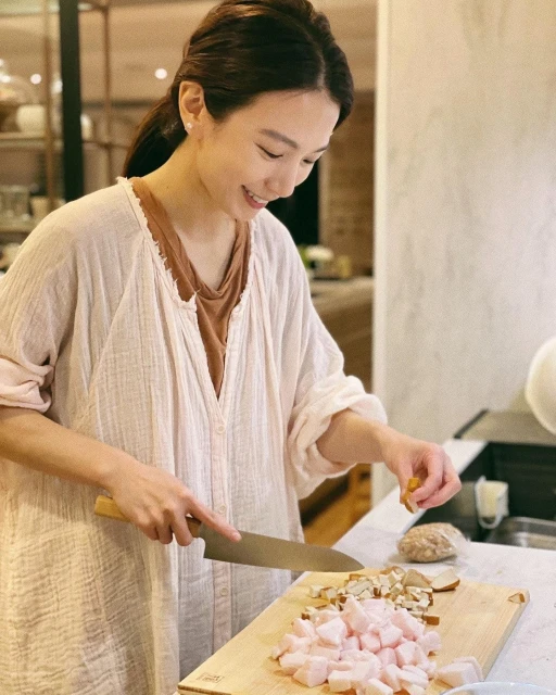 田馥甄端午獻包粽處女秀　粉絲敲碗：女神肉粽哪裡買？