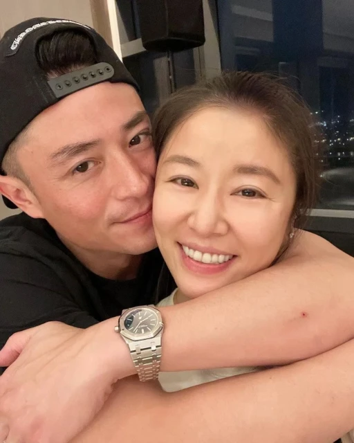 曬街拍照被疑「懷孕了」　林心如親回2表情符號