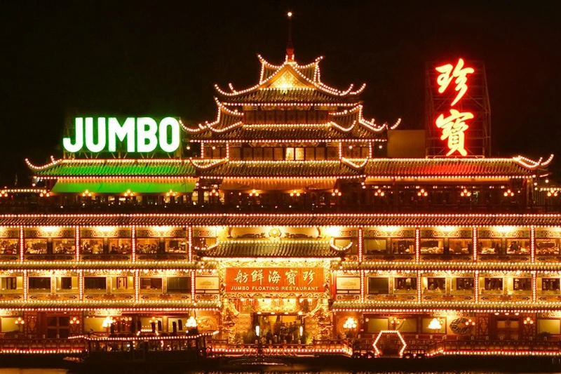 香港珍寶海鮮舫熄燈走入歷史　宣告一個時代的結束