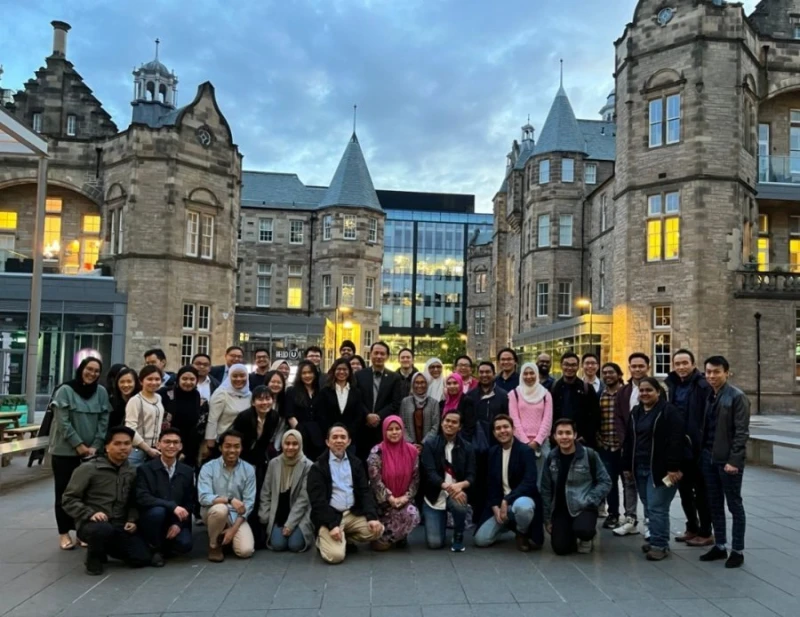 諾希山與旅居英國醫療專家學生會面