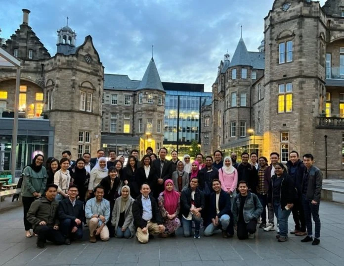 諾希山與旅居英國醫療專家學生會面