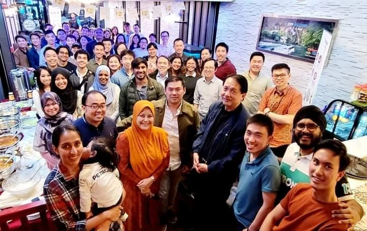 諾希山與旅居英國醫療專家學生會面