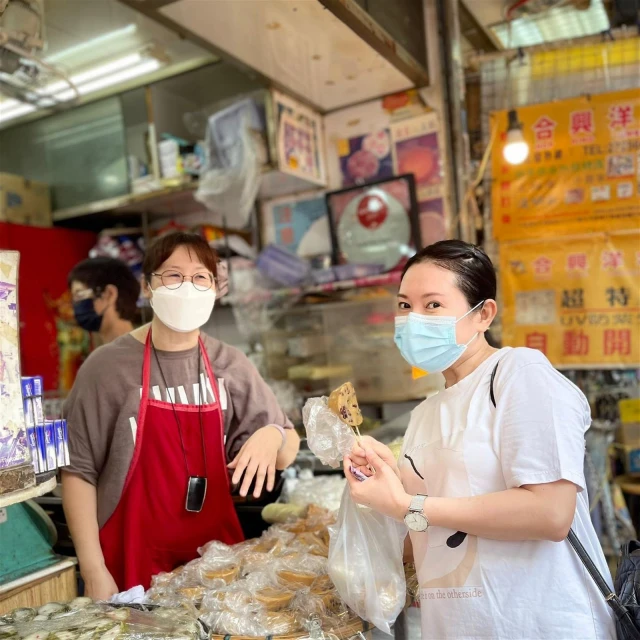 56歲李麗珍深水埗打卡　自嘲「珍婆婆」老了沒有吸引力