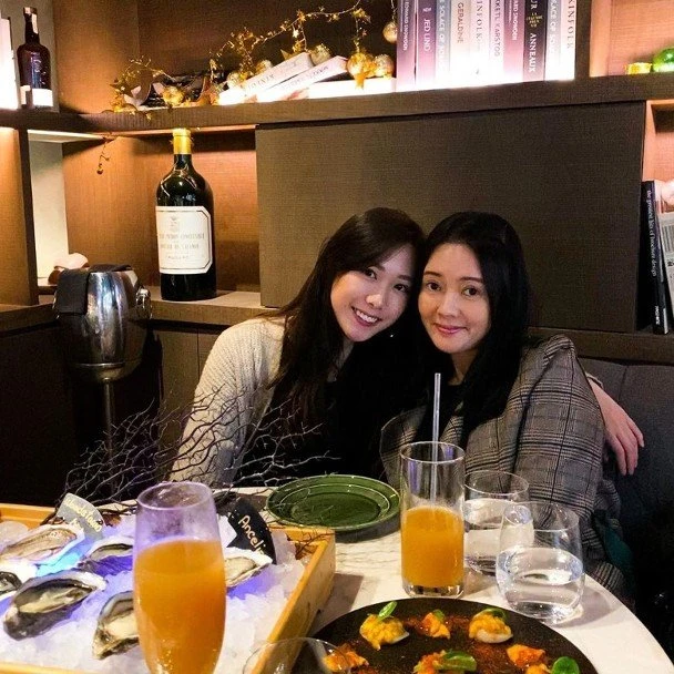 56歲李麗珍深水埗打卡　自嘲「珍婆婆」老了沒有吸引力