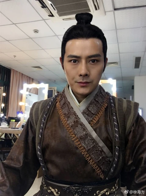 男星回老家擺地攤賣菜遭諷「落魄」　本尊大器回應：我一點都不慘