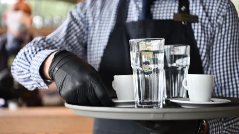 餐飲業人手奇缺 獅城新山高薪互搶人