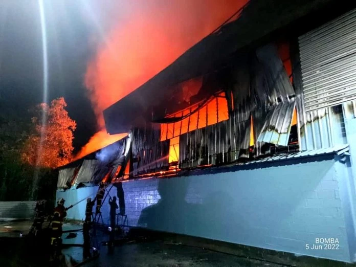 Sama Cerasan浴室專賣及展示中心火災   估計損失超過百萬令吉