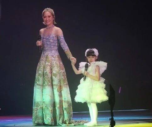 關心妍嘆20年歌路很艱難　鄭秀文勉勵：我30年也不容易！