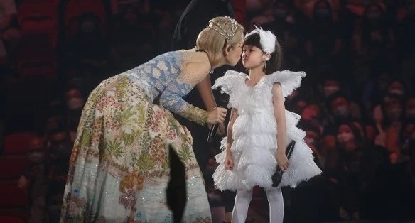 關心妍嘆20年歌路很艱難　鄭秀文勉勵：我30年也不容易！