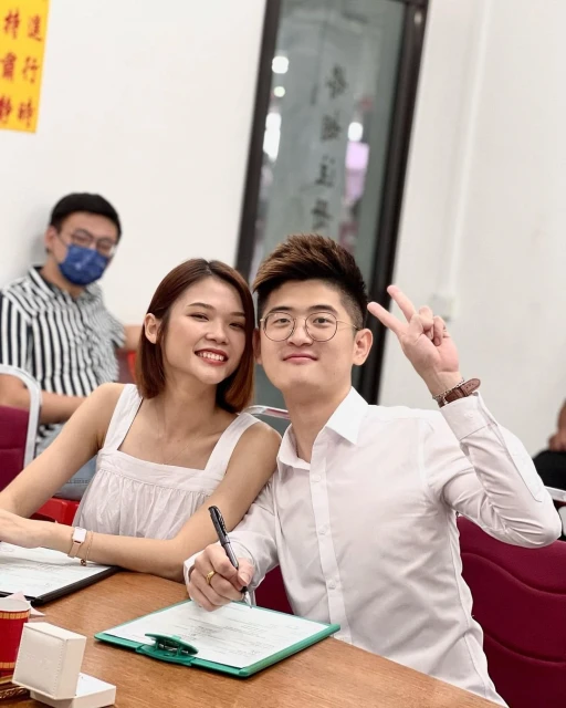 甜曬註冊結婚照　988前DJ阿魚喜當人妻