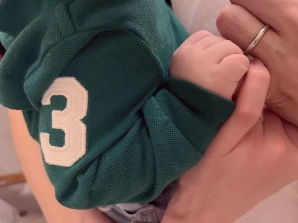 結婚3周年曬一家三口牽手照　林志玲：剛剛好的幸福