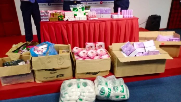 海事執法機構斗湖執法組  截查貨船鹵大批津貼品與化裝品