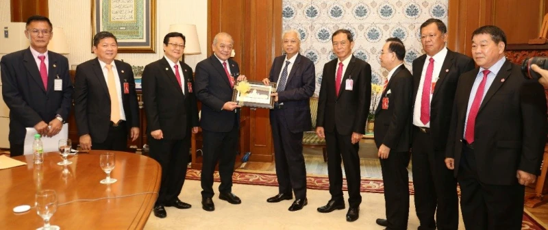 首相宣布成立簡化機制　方便企業商家申請各營業執照