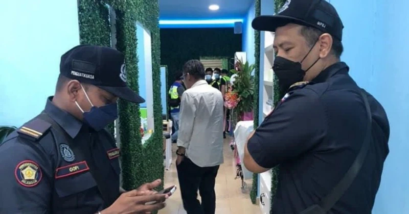 性感理髮師露半球吸睛　理髮店新開張即遭取締