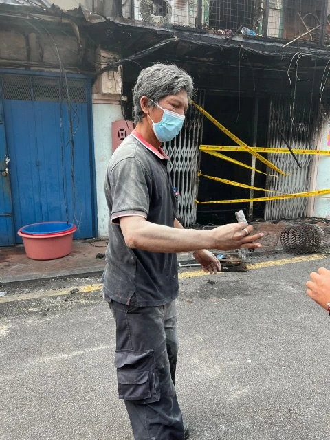 【甲華婦葬身火海】隔鄰店屋早上再起火　國州議員找滅火器滅火