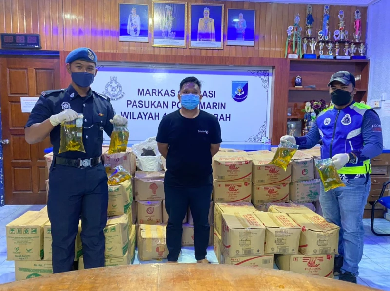 斗湖水警掃蕩水上屋 破獲走私津貼食油