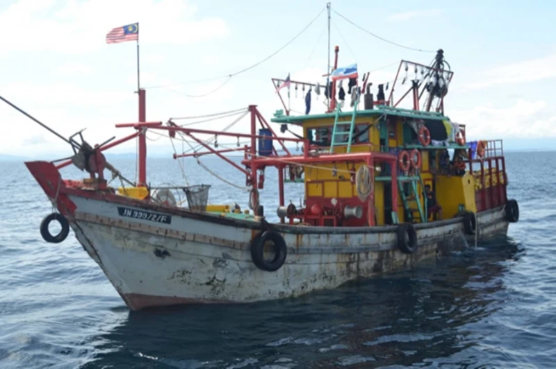 雇用非法移民 本地漁船被扣