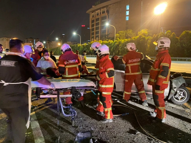 NKVE大道凌晨死亡車禍4死1傷　警初步調查一車逆向行駛