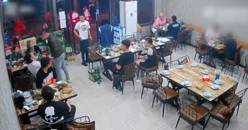 【唐山惡男毆女案】勇氣和善良去哪了？　姑娘在哀嚎，唐山無大兄！