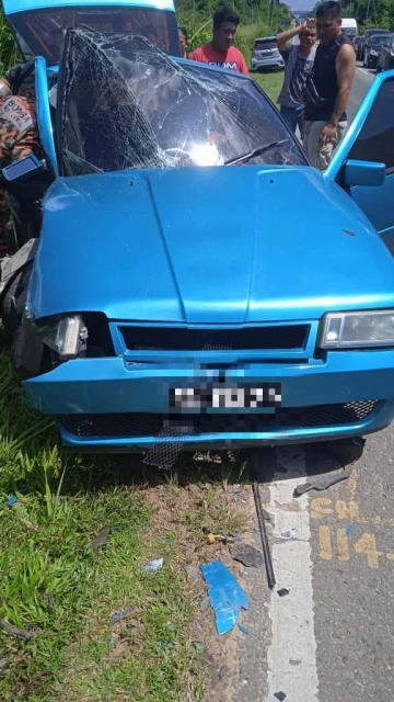 兩輛國產車相撞 2人受傷入院