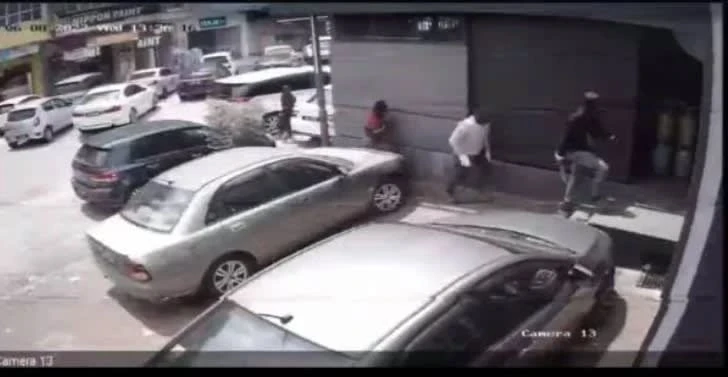 馬國新山假「拿督」砍人搶勞力士 六匪徒扮豪客訂包廂干案 