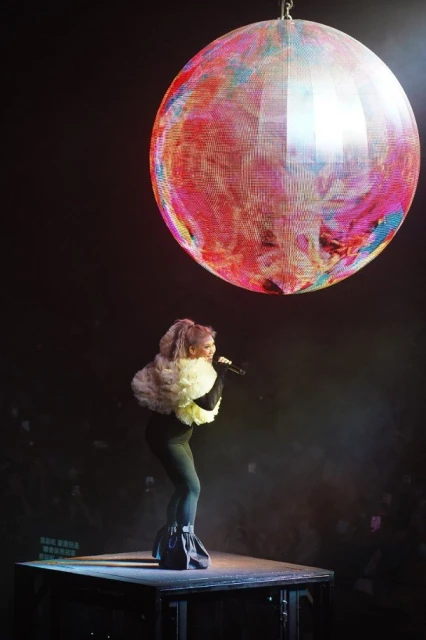 現身鄭欣宜演唱會　鄭少秋豎起拇指贊好全場起鬨！