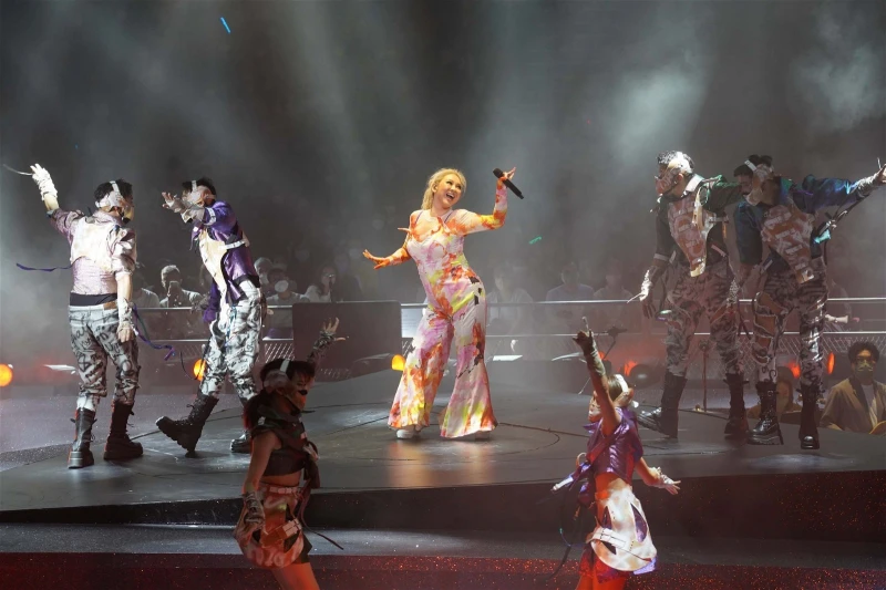 現身鄭欣宜演唱會　鄭少秋豎起拇指贊好全場起鬨！