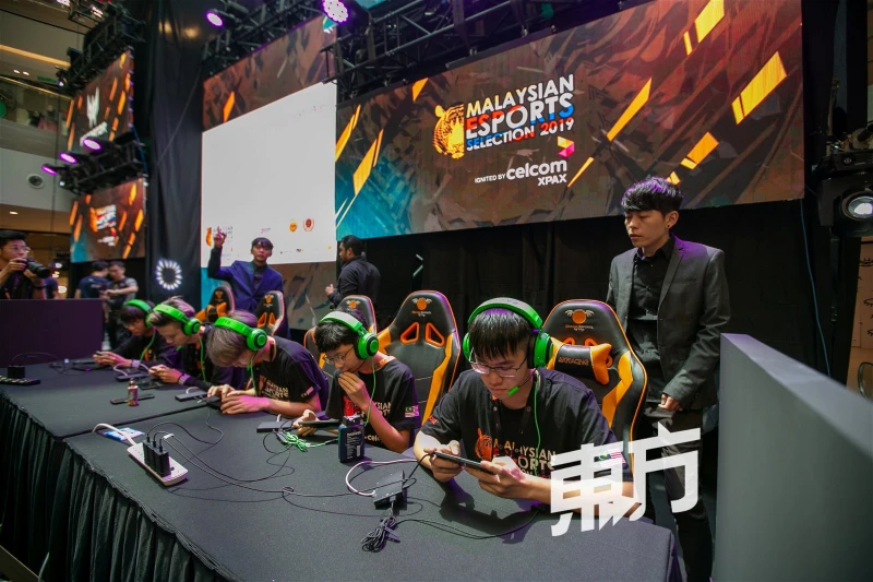 二度帶隊出戰東運會終躋身三甲　劉嘉誠：電競是戰略不是遊戲