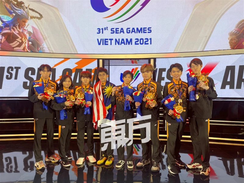 二度帶隊出戰東運會終躋身三甲　劉嘉誠：電競是戰略不是遊戲