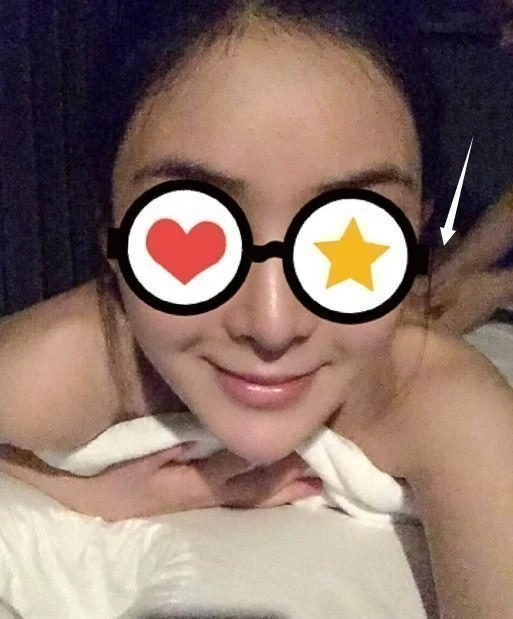 張穎穎私密照被挖出！依偎中年男甜喊：爹地