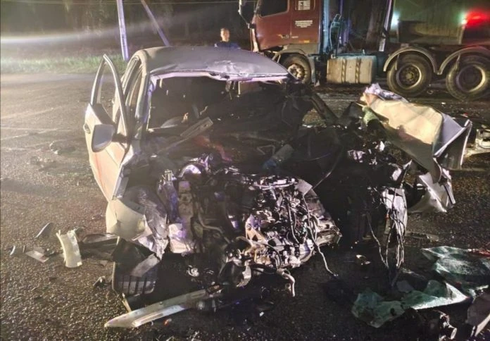 安順轎車與油槽車相撞 壽星公與親友3死2傷