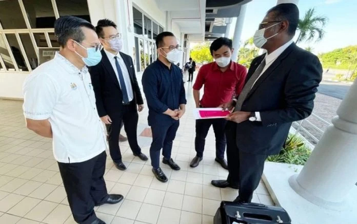 舉布條抗議納吉訪大山腳引衝突 社青團領袖今被控不認罪