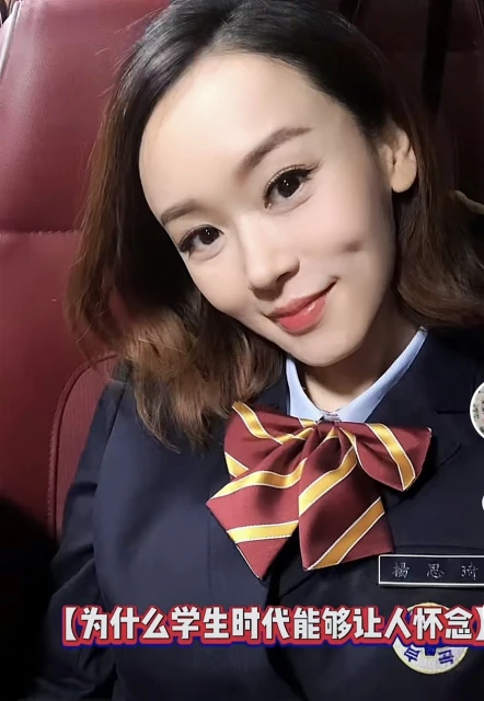 43歲楊思琦校服裝扮拍片　網贊：有學生的味道