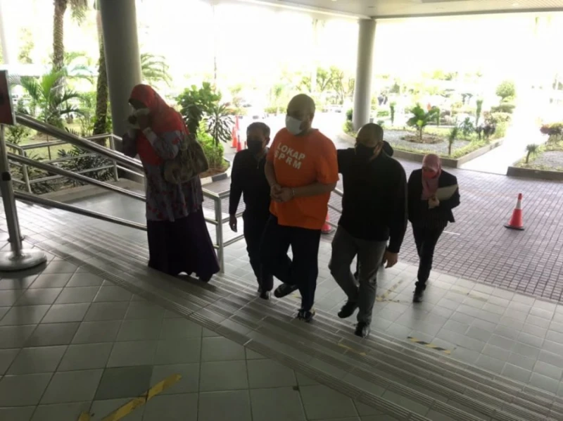 涉受賄逾20萬　網絡電信公司CEO延扣4天