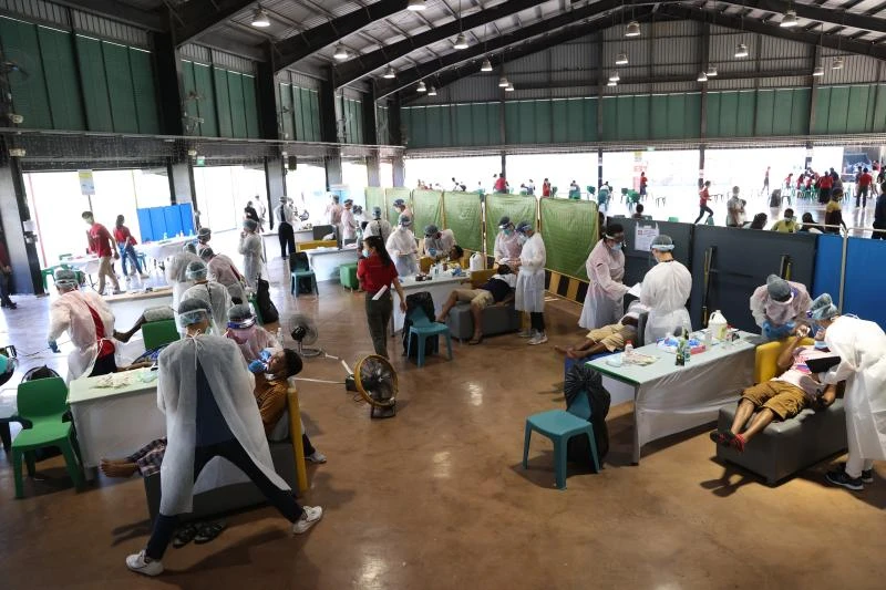 英媒指新加坡大小眼限制客工自由外出　我國駐英國最高專員逐一駁斥