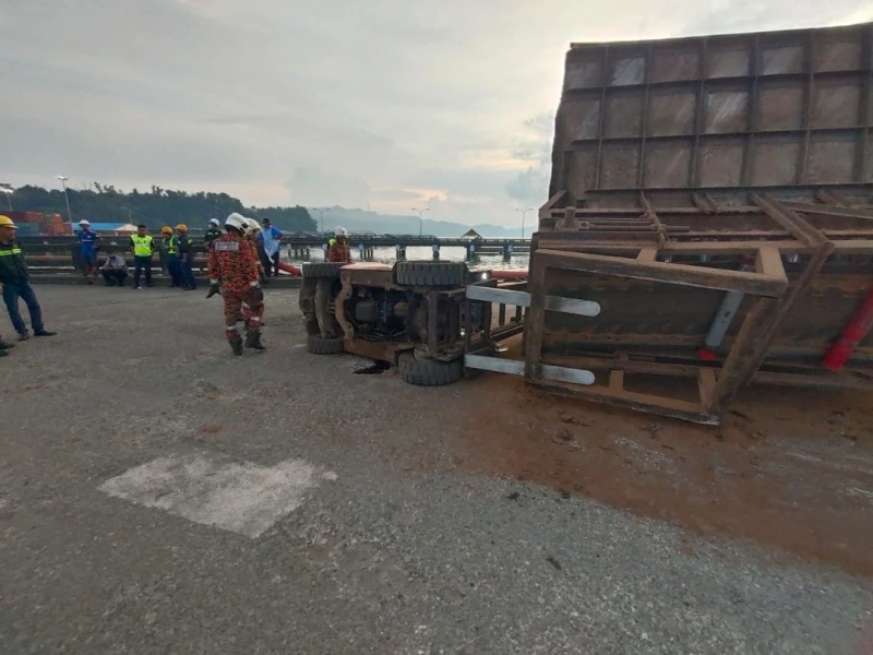 碼頭起重車失衡翻覆　友族男當場壓斃