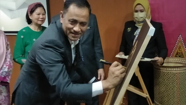 雅谷：提供資料推廣閱讀 圖書館仍有存在必要