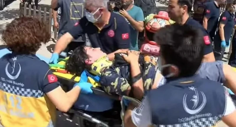 土耳其遊樂園「大擺錘」空中解體　3名男童被拋飛摔落地面