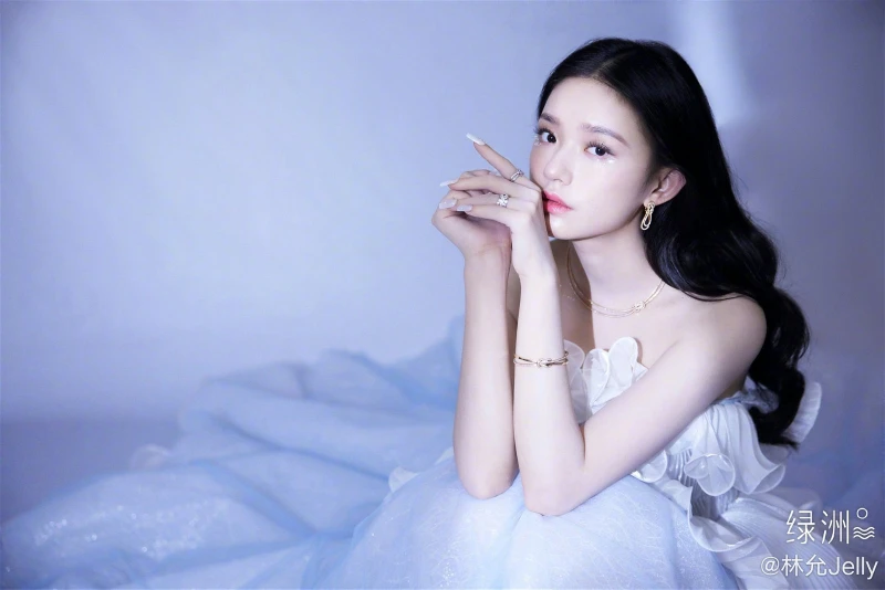 與周星馳聯繫從未間斷　林允備大禮賀恩師「登6」