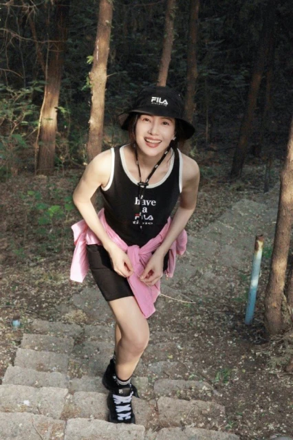 高圓圓登山滲少女味　竟被爆「虛有其表」