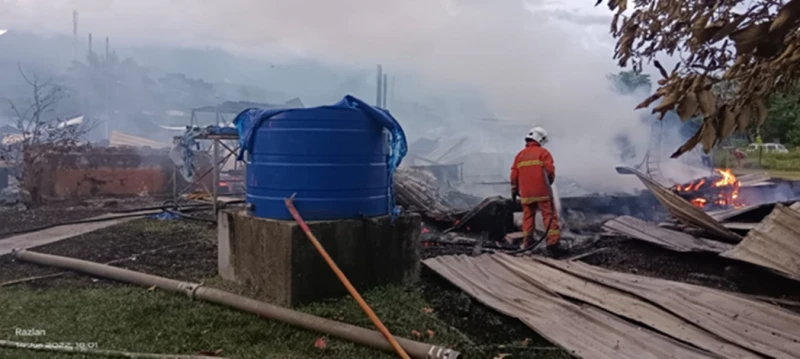 午間火災 建築物遭燒燬