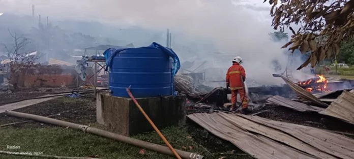 午間火災 建築物遭燒燬