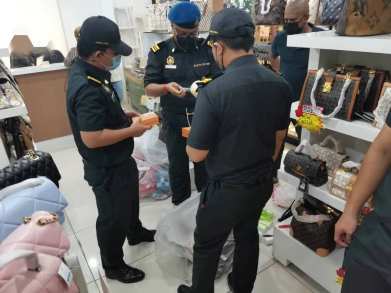 貿消部突擊行動 起值2.5萬贗品